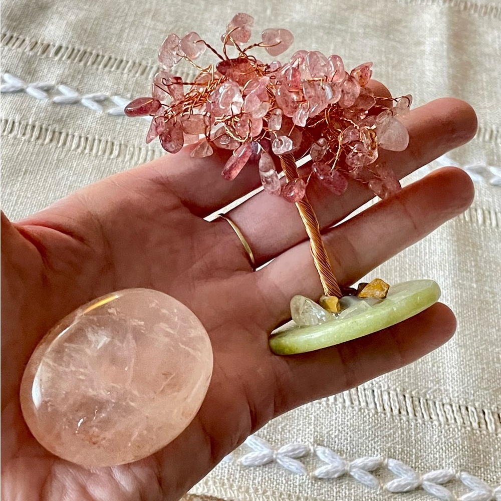🍓Strawberry Quartz Crystal Tree & Palm Stone🍓 - Picture 12 of 15